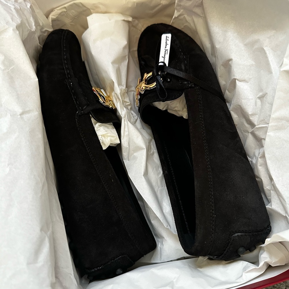 Ferragamo Women's Berra Reversible Gancini Drivers Loafers - Picture 4 of 6